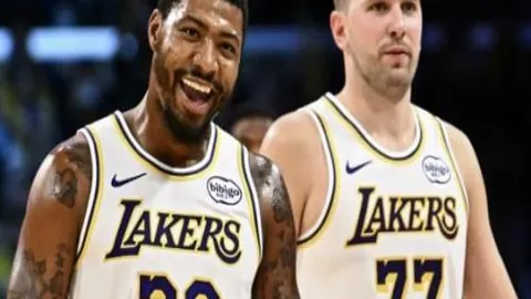 四年铜梁龙舞动，重庆足球重返中超，山城热情再燃，巅峰对决一触即发！